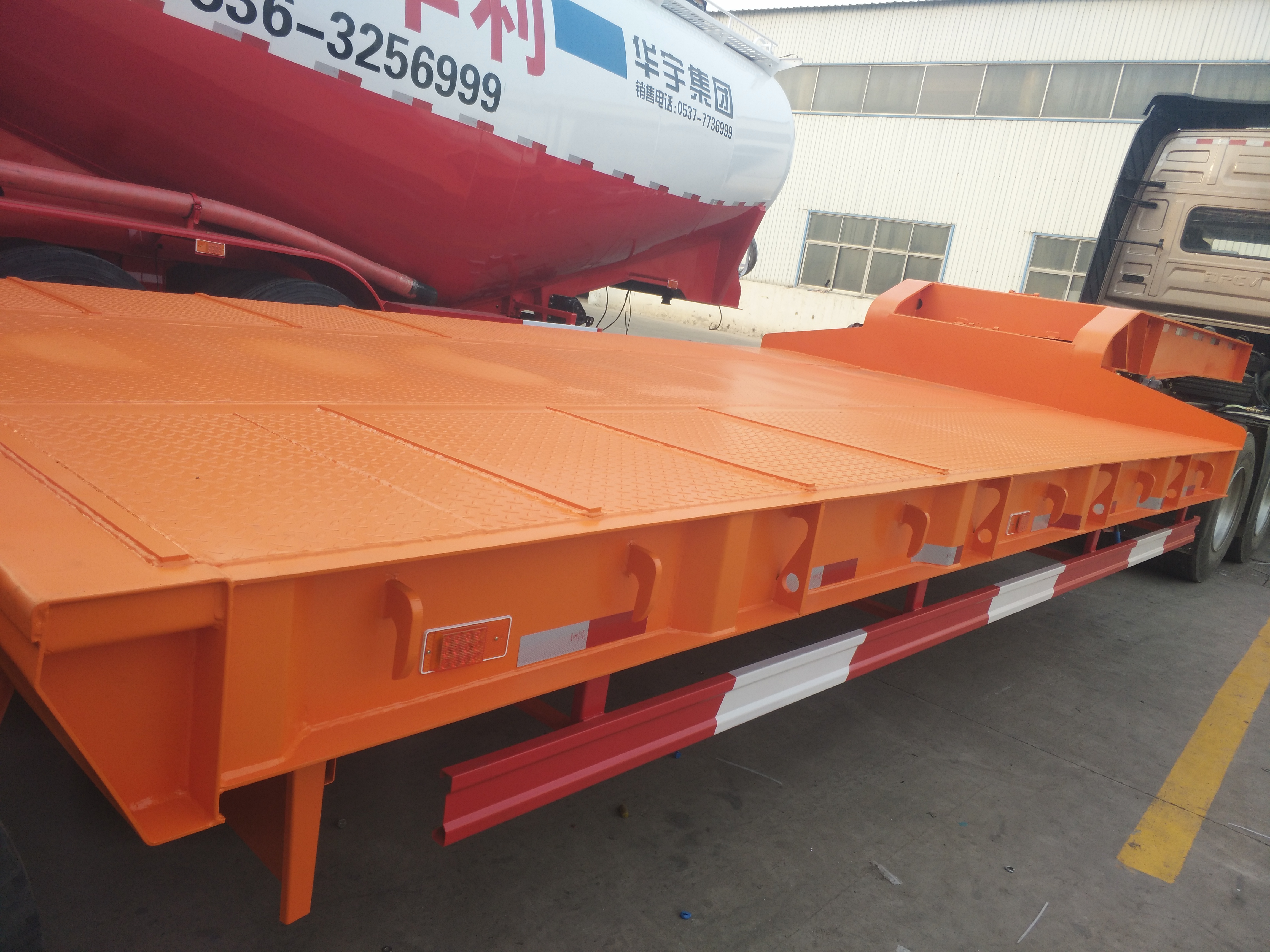 3 Axle 40FT 50T 60T 100T Used New Gooseneck Lowboy Low Bed Semi Trailer